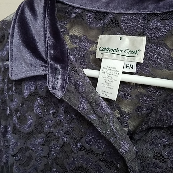 Lace shirt with velvet collar and cuffs - Picture 2 of 3